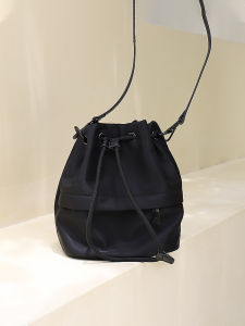 Fashionable Lightweight Bucket Bag Womens Crossbody Bag Trendy Drawstring Design Soft Oxford Cloth Handbag Youth Favorite