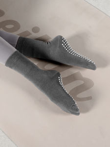 Non-Slip Mid-Calf Sports Socks for Women Dance Yoga Beginner 3 Pairs Cotton Socks Comfortable Breathable Anti-Slip Gym Fitness