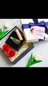 Hộp quà tặng mẹ hộp 1 nước hoa SIMPLE 12ML  1 SON SÁP LÌ ROSY SWEET LOVE - CHAVA