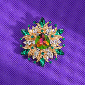 New Fashionable Glass Plant Flower Brooch Pin High End Design Versatile Accessory for Women Elegant Floral Pin for All Seasons