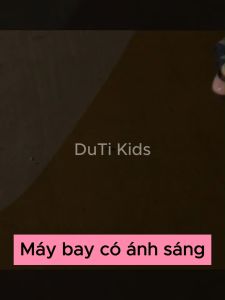 Đồ chơi máy bay Airbus A380 chạy đà có âm thanh và ánh sáng tặng kèm 8 xe hợp kim