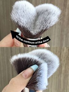 Jaw Line Contouring Brush Profile Shadow Brush Facial Contour Large Heart Makeup Brush Dizzy Dye Brush
