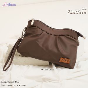 Nadhira 2in 1 by AIinun bahan chocoly anti air / tas selempang Nadhira 2in 1