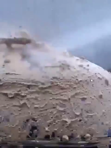 【รับประกัน10ปี】เครื่องฉีดน้ำแรงดันสูงไร้สาย มีแบต2ก้อน แรงดันน้ำแรง ของแถม16ชิ้น เหมาะสำหรับล้างรถ ชลประทานการเกษตร ล้างพื้น ฯลฯ. ปืนฉีดน้ำแรงดันสูง เครื่องฉีดน้ำไร้สาย ปืนฉีดน้ําแรงดันสูงล้างรถ เครื่องล้างรถ เครื่องฉีดน้ำล้างรถ ปืนฉีดนำแรงสูง