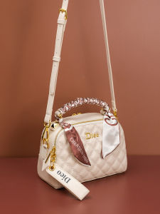 Luxury Leather Shoulder Bag Womens Handbag Pillow Shape Small Square Bag Crossbody Bag Single Shoulder Bag Fragrance Style