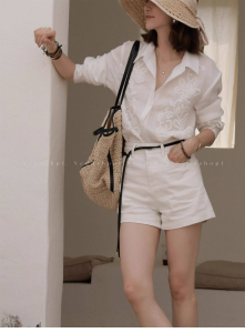 เสื้อเชิ้ตลำลองทรงหลวมสำหรับผู้หญิงปักสีขาวขนาดพิเศษฤดูร้อน90กก. 2024