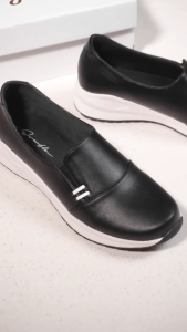 Rev Store - Sepatu Slip On Wanita VEW40 Hitam Casual