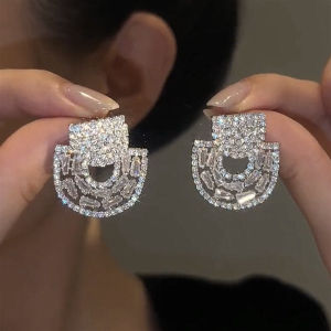 Exquisite S925 Silver Needle Embedded Full Diamond Fashion Hoops Earrings Versatile Luxury Earrings Stylish Korean Style Jewelry