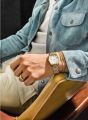 Đồng hồ Bulova. 