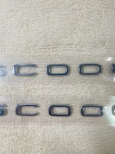 Cặp 2 tem zin dán xe máy nhựa cứng logo scoopy màu bạc chuẩn zin theo xe siêu sắc nét
