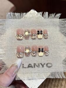 Handmade Wearable Nail Art Autumn Winter Nude Pink Patterned Cat Eye High End Detachable White Enhancing Nail Tips French Style