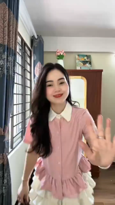 Set công sở nữ set thiết kế du lịch mặc hè áo croptop phối cổ sơ mi chấm bi chất Đũi chấm bi form rộng phối chân váy Mango tầng ngắn xòe bồng dễ thương