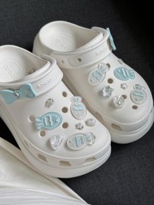 อุปกรณ์ตกแต่งรองเท้า DIY สำหรับผู้หญิง หัวเข็มขัดลายผีเสื้อแบบถอดได้ ดีไซน์ทันสมัย ​​สุดเก๋ แฟชั่นฤดูร้อน 2024