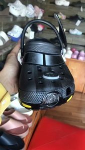 Crocs รองเท้าคอสคิดส์ limited edition