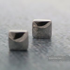 INS Heart-Shaped Geometric Ear Studs 925 Sterling Silver Business Square