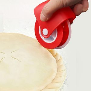 Easy-to-Use Manual Pie Crust &Dough Cutter - Perfect Pastry Wheel for Precise Edges Ideal Kitchen Gadget for Baking Enthusiasts