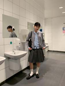 กระโปรงทรงเอเอวสูงลายทางสุดเก๋สำหรับผู้หญิง ฤดูใบไม้ผลิและฤดูใบไม้ร่วง สไตล์เกาหลี กระโปรงทรงเอเข้ารูป เอวสูง ผ้าไนลอนผสมโพลีเอสเตอร์