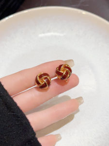 Retro Mosquito Coil Tray Earrings Women No Piercing Small French Style High-End Feeling Wine Red New Years Ear Jewelry