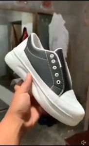 SNEAKERS WANITA OBRAL SETENGAH HARGA!!!