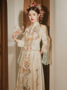 Gold New 2025 Cheongsam Wedding Dress Luxury Heavy Work Bride Gown for Marriage Entrance Ceremony Womens Traditional Chinese Costume