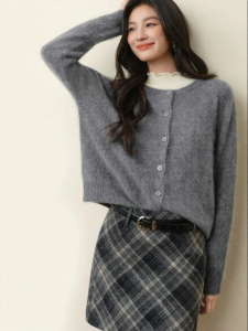 SEIFINI | Round Neck Soft and Cozy 100% Wool Knit Sweater