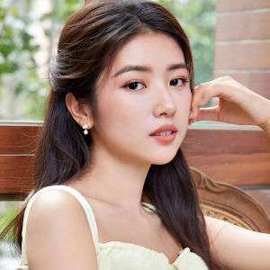 ZHOU LIU FU 周六福 S925 Sterling Silver Earrings Mother of Pearl Natural Freshwater Pearls Drop Earrings Fashion Flower Earring for Women Girl X0913980