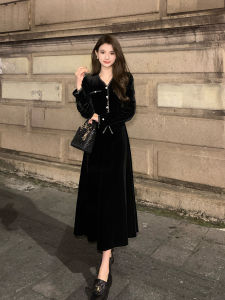 DENGLIULIU | French Retro Slimming Black Velvet Dress