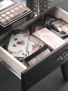 Rak Akrilik Kosmetik 7 Grid: Tempat Penyimpanan Make Up Kosmetik yang Tepat