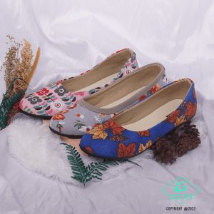 Gaozhan Official Sepatu Flat Shoes Balet Wanita Motif Bunga Sol Karet Elastis Lentur Bahan Canvas Sepatu Santai Kerja Casual Terbaru Guru Sekolah Kuliah Ringan Moderen Ala Korea