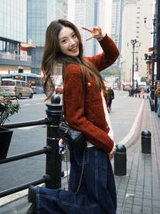 Red round Neck Sweater New Year Fashionable Elegant Style Age-Defying Top Beautiful Little Shirt Polyester Fiber Winter Thickened Long Sleeve