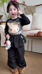 👧🐱🎀เสื้อแขนยาวเด็กผู้หญิง 2025 รุ่นใหม่ 🐱✨ Hello Kittyลายการ์ตูนสีดำคอกลมสุดน่ารัก ผ้านุ่มสบาย สวมใส่สบาย 💖