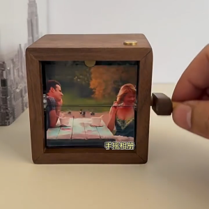 กรอบรูปกรอบรูปหมุนได้ ใส่รูปได้8ภาพดีไซน์สวยทันสมัย สวยงามมากๆของขวัญวันครบรอบของขวัญรับปริญญา