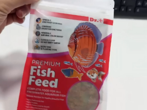 Thức ăn cho cá cảnh cám lá 50g Dr. Tetra Flakes dạng mảnh cung cấp dinh dưỡng cho cá thuỷ sinh