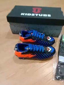 Paket Komplit Sepatu Bola & Kaos Kaki untuk Anak Usia 6-10 Tahun