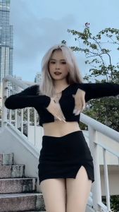 Chân váy cony  chân váy xẻ đùi màu đen dáng chữ a lưng cao chữ V kèm quần trong chất vải dày dặn co giãn tốt