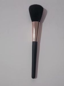 Blush BrushBlack Woode handleUltra Soft Skin-Friendly Fluffy brush For BlushBronzer&Face HighlightProfessional Makeup tool