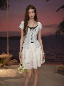 Unifree | Two-layered Floral Lace Tie T-shirt