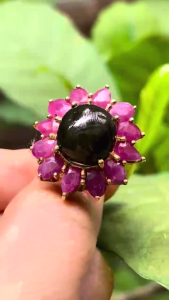 KJ377 แหวนเขียวส่อง 16 กะรัต ล้อมทับทิมพม่า Natural Green Sapphire & Ruby ขนาดแหวน 57