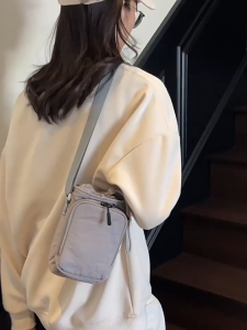 MOUSSON กระเป๋าสะพายไหล่ผู้หญิง กระเป๋าสะพายข้างสำหรับเด็กผู้หญิงกระเป๋าใส่ร่มขวดน้ำกระเป๋าใบเล็กมินิกระเป๋าสะพายไหล่แบบพกพา