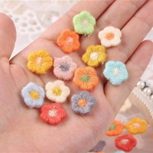 50pcs 1.5cm Small Embroidered Flower Patches Yarn Weaved Mini Flowers Suitable for Accessories DIY Handmade Jewelry Decorations
