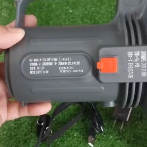 Đèn pin Gentos Japan hàng nhập bãi mới 98% kèm bộ củ và dây sạc nhanh-Chống nước pin trâu