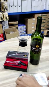 Woodpecker Instant Wine Aerator/Decanter - Quick Red Wine Decanting [Made For Drinkers]