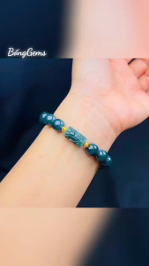 vòng tay ngọc lam ngọc tự nhiên mix lu thống lam ngọc vip và charm bi cầu vàng tây. vòng tay đá phong thủy trang sức thiết kế đủ hóa đơn thẻ bảo hành