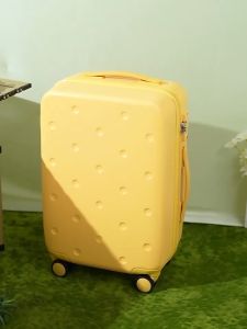 กระเป๋าเดินทางล้อล้ำให้อย่างยิ่งในรูปแบบ AJI รุ่น Swiss Cheese A7035s บางส่วนผ่านการที่ ถุงคลุมกระเป๋ากันฝุ่น