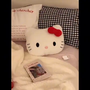 Hello Kitty หมอนตุ๊กตาผิวสีดํา KT ผ้าฝ้ายนุ่มที่เต็มไปด้วยของเล่นเบาะหลังเตียงโซฟาตกแต่งบ้าน Nap หมอนเด็ก