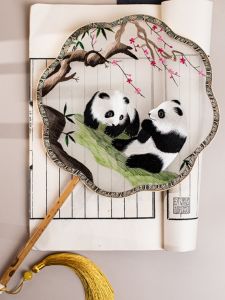 พัดป่ากิจสีสันสดใสสำหรับผู้หญิง ฝีมือปักลายสองด้านแบบจีนโบราณ สินค้ามือทำพิเศษสำหรับคนต่างชาติ