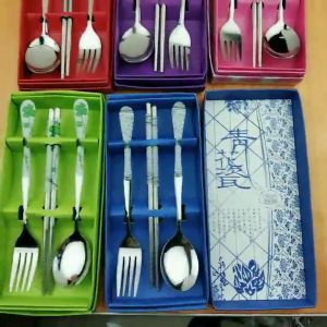 (พร้อมส่งจากไทย) ชุดช้อนส้อม ตะเกียบ ช้อน ส้อม ช้อนส้อมสแตนเลส แบบพกพา พร้อมกล่อง cutlery set