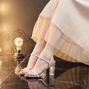 ฤดูร้อนรองเท้าแตะคริสตัลแจ๊กเก็ตผู้หญิง 2023 ใหม่สูงสีแดง โปร่งใสภาษาฝรั่งเศสคำหนึ่งเข็มขัดรองเท้าแตะสไตล์นางฟ้าส้นสูงส้นหนา