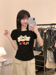 เสื้อยืดแขนสั้นผู้หญิงทรงเข้ารูป ดีไซน์ตัวอักษรปัก ขนสัตว์ กระโปรงสั้น ทรงเข้ารูป ทรงเข้ารูป สไตล์หวาน แขนสั้น ฤดูร้อน