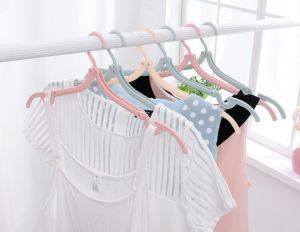 BnB Mall 1pcs Plastic Foldable Travel Hangers Lightweight Portable Folding Collapsible Clothes Hangers Travel Accessories  GR-CLTH/HK